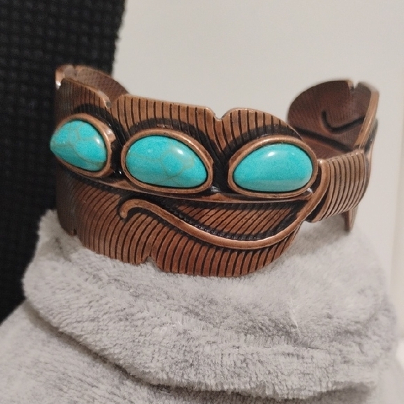 Turquoise Beaded Necklace and Bracelet Set with Antique Gold Accents NEW - Picture 3 of 11